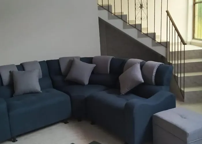 Casa Amplia Con Aire Acondicionado. Excelente Clima Y Ubicacion.